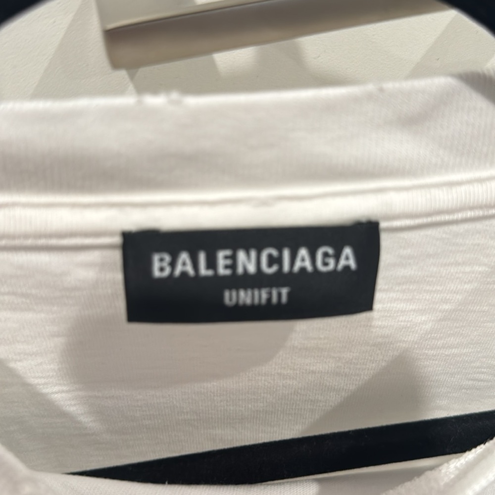 Balenciaga Blurred Logo T-Shirt with holes - Picture 4 of 6
